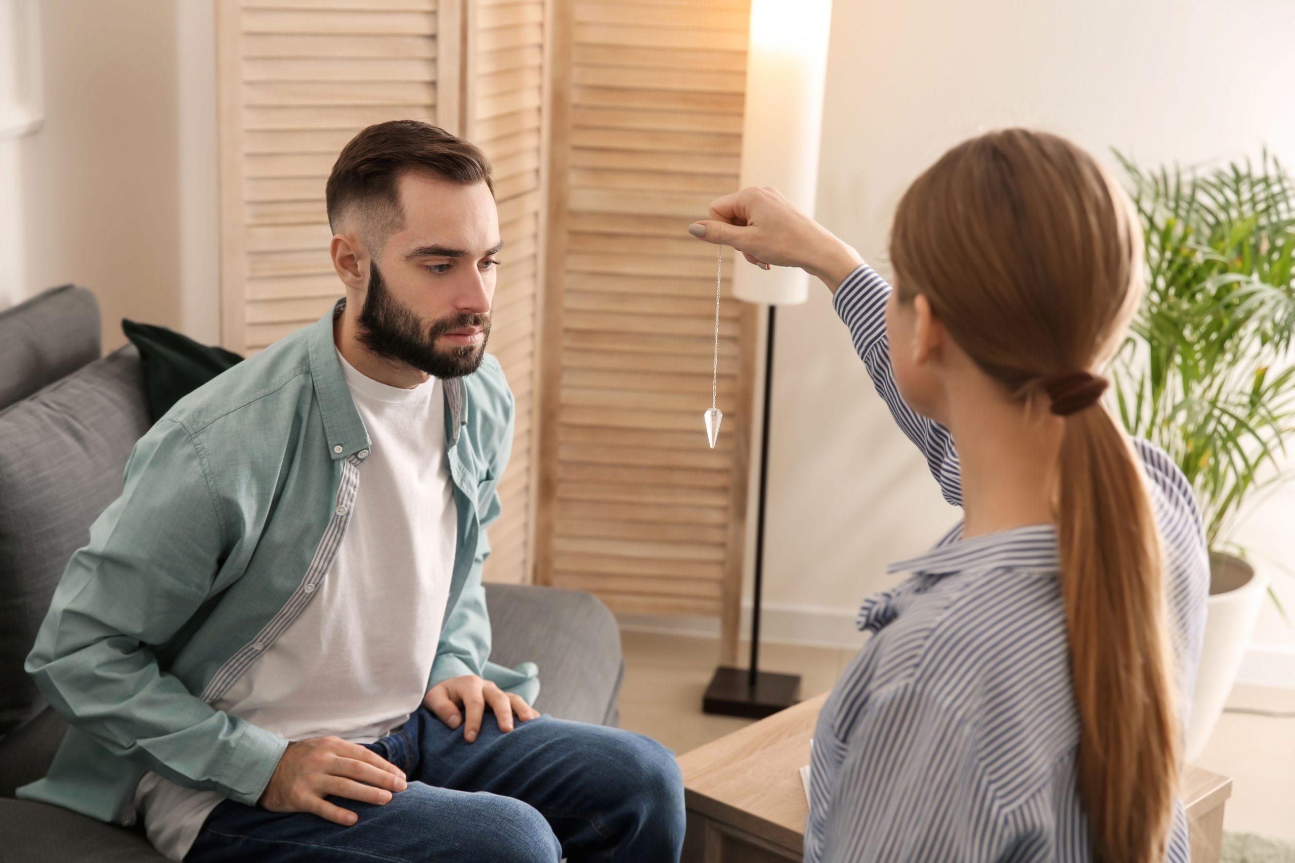 Leia mais sobre o artigo Como se tornar um hipnoterapeuta: os benefícios da hipnoterapia para a saúde mental