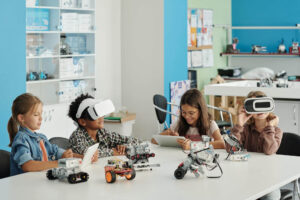 Desenvolvimento de crianças através de aulas de programação e robótica