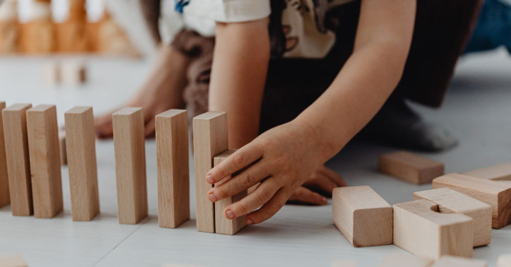 criança trabalho montessori