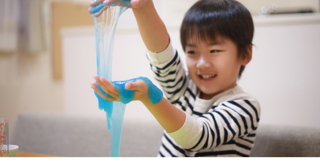 criança experiencia